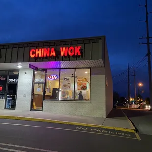 Small place, but there were 4 or 5 people cooking.