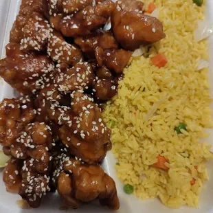 Sesame chicken with fried rice (broccoli under the chicken)