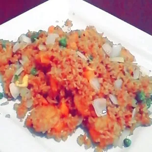 Shrimp fried rice lunch, with peas, carrots and onions. Great price!