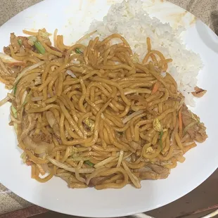 32. House Special Lo Mein