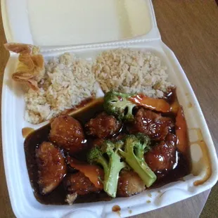 Carry Out General Chicken Combo (3 crab rangoons came with it)