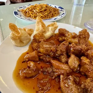 52. General Tso&apos;s Chicken Lunch