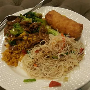 House Chow Mei Fun, egg roll, beef and  broccoli