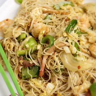 Singapore Meifun (Chicken, Shrimp, &amp; Pork, curry)