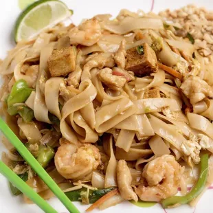 Pad Thai (Chicken &amp; Shrimp)