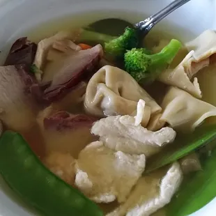 House special soup w chicken, pork, shrimp baby corn, pea pods, broccoli, mushrooms, wonton, carrots
