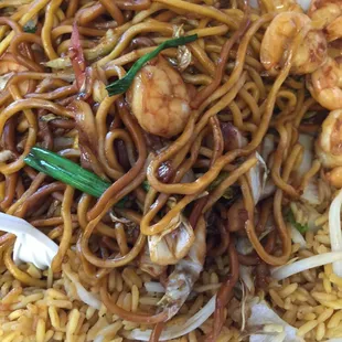 Lo mein with shrimp