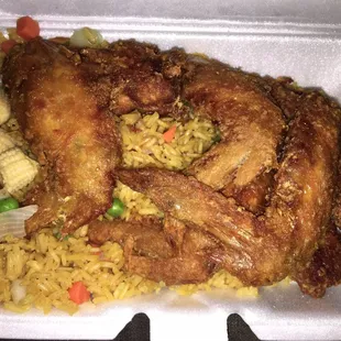 Fried chicken wings with vegetable fried rice