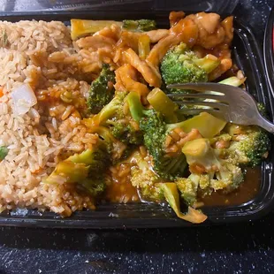 a meal of rice, broccoli, and chicken