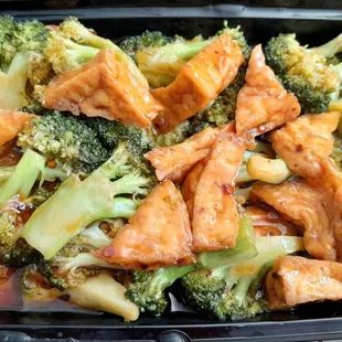 Tofu and broccoli with garlic sauce.