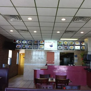 the interior of a chinese restaurant