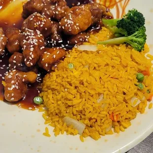 Sesame chicken with fried rice. It's good.