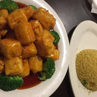 General Tso's TOFU with friend rice (no egg)  PERFECT!