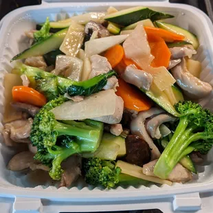 Chicken with vegetables (Moo goo gai pan)