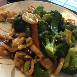 Hunan Chicken.  Delicious sauce, super fresh veggies.