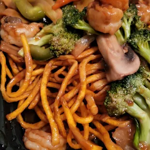 Shrimp pan fried noodles - crunchy/chewy noodles