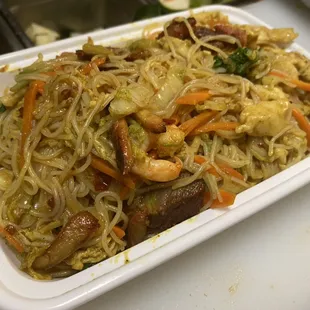 noodles with meat and vegetables