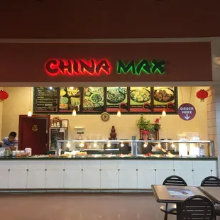 In San Marcos outlet food court