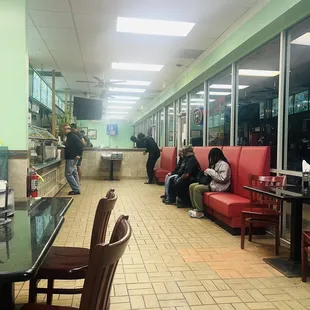 diners waiting for customers