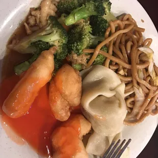 a plate of food with noodles and broccoli