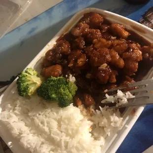 General Tso chicken and white rice dinner combo