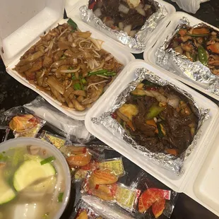 Small Wonton Soup, Combo Chow Fun, Szechuan Beef, Hunan Beef, and Chicken with Spicy Garlic Sauce. Hot, fresh and it hit the spot.