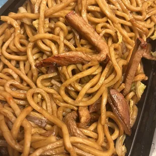 Pork lo mein