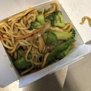 Vegetable lo mein