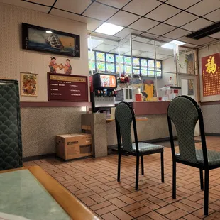 Front window to order!