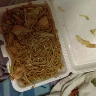 Chicken lo mein at 8:47 Saturday OMG yesss please