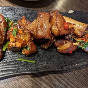 Yummy, crispy and tender pig feet