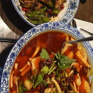 超级好吃，且分量足。老板人很好，小炒肉绝了！