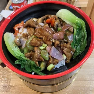Black pepper beef rice bowl