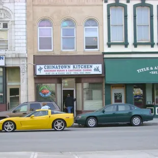 two cars parked in front of a restaurant