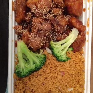 #C18. Sesame Chicken (Special Combination Plate) Served with Egg Roll or Crab Rangoon &amp; Pork Fried Rice $7.55