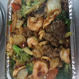 Triple Delight-shrimp,beef and chicken with mix vegetables with brown sauce