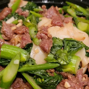 Gai-Lan Beef with Flat Noodles