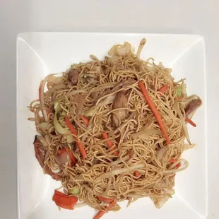 a plate of noodles with meat and vegetables