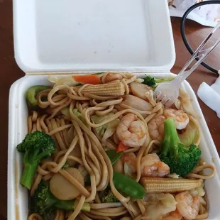 Shrimp lo mein