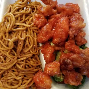 Orange chicken.(Comes with pop, and one egg roll) $6.95