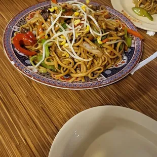 Lomein with beef and chicken