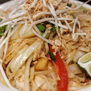 Chicken pad thai