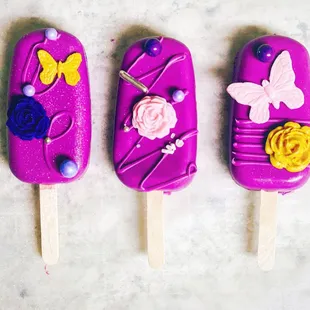 Custom made cakesicles (shown here are the large size)