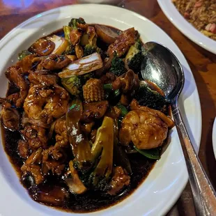 a plate of chicken and vegetables