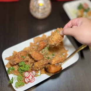 food, chicken wings and fried chicken