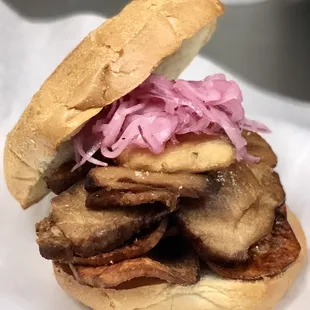 Pan con Chicharrón