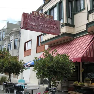 the outside of a restaurant