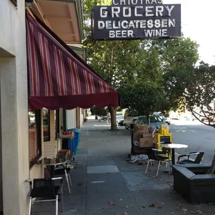 the outside of a restaurant