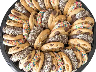 CurlyTop Baker