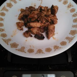 Amount of chicken in my bowl.  Supposed to be 4oz, I was given 3 1/8 oz.   Not what I paid for.